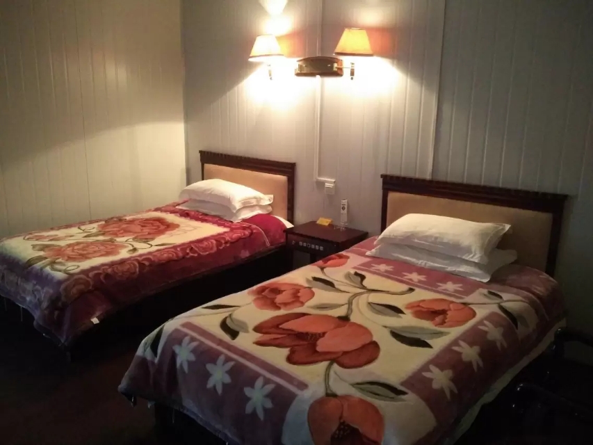 那拉提草原假日度假酒店  豪华地暖双人床
